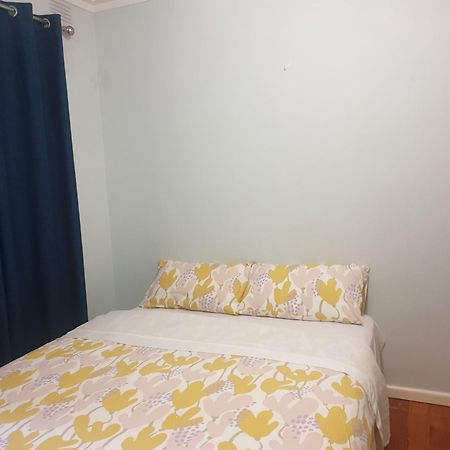 Homestay Near Dandenong Plaza Room photo