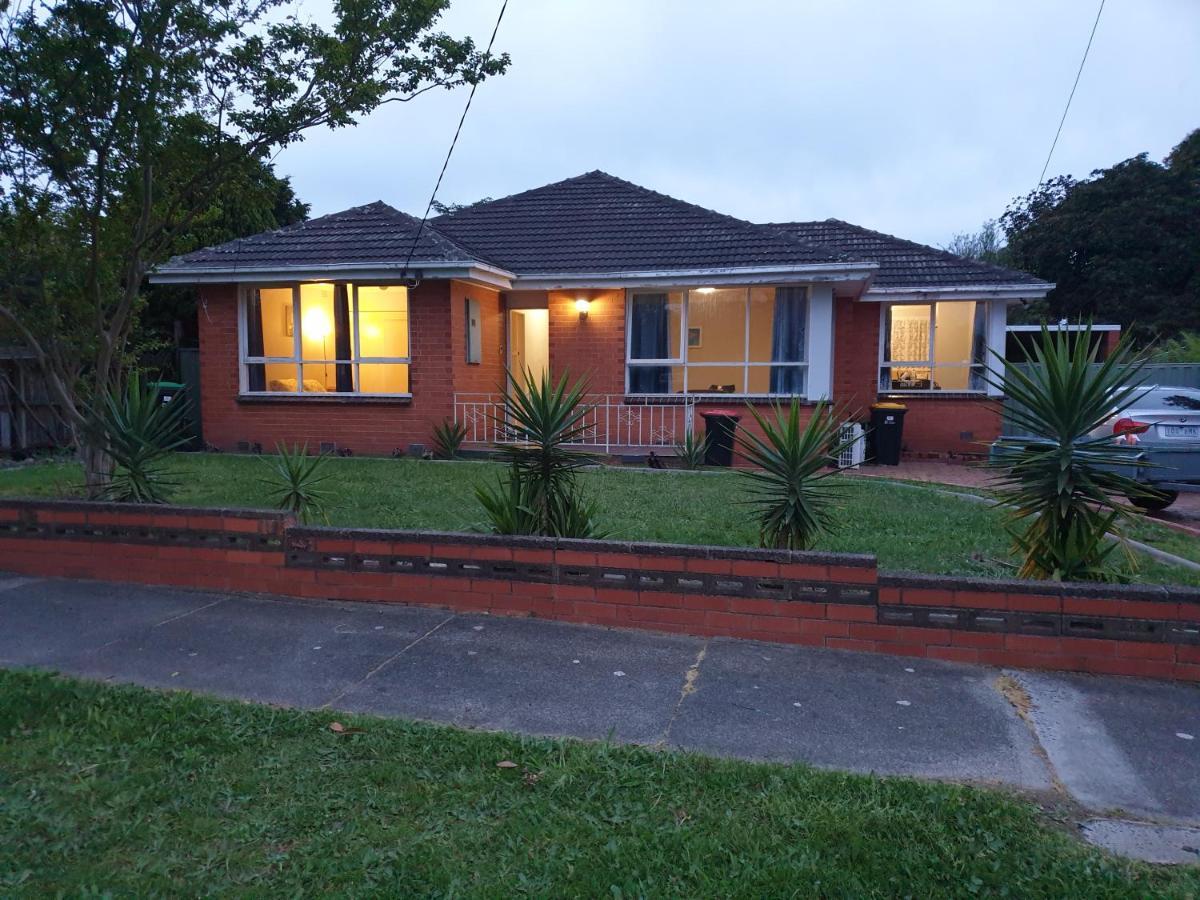 Homestay Near Dandenong Plaza Exterior photo